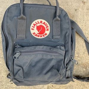MINI FJALLRAVEN BACKPACK IN "SUPER GRAY"